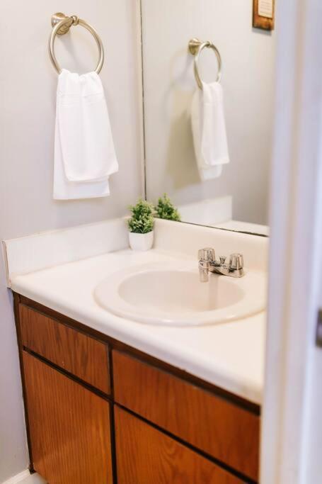 Cozy 3-Bed Athens Getaway, Right Near Uga! Apartment Luaran gambar