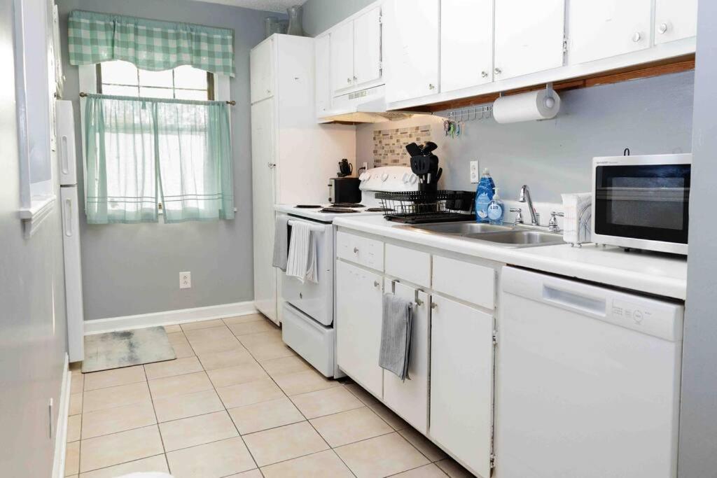 Cozy 3-Bed Athens Getaway, Right Near Uga! Apartment Luaran gambar