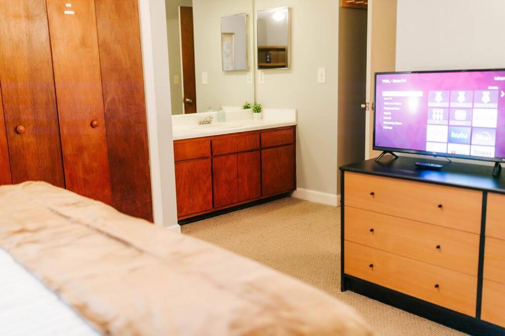Cozy 3-Bed Athens Getaway, Right Near Uga! Apartment Luaran gambar