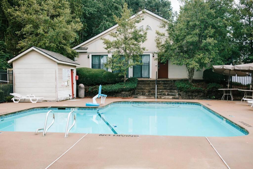 Cozy 3-Bed Athens Getaway, Right Near Uga! Apartment Luaran gambar