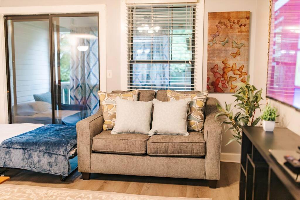 Cozy 3-Bed Athens Getaway, Right Near Uga! Apartment Luaran gambar